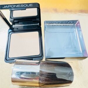 Japonesque Highlighter Golden Pearl and FREE KABUKI BRUSH 💓